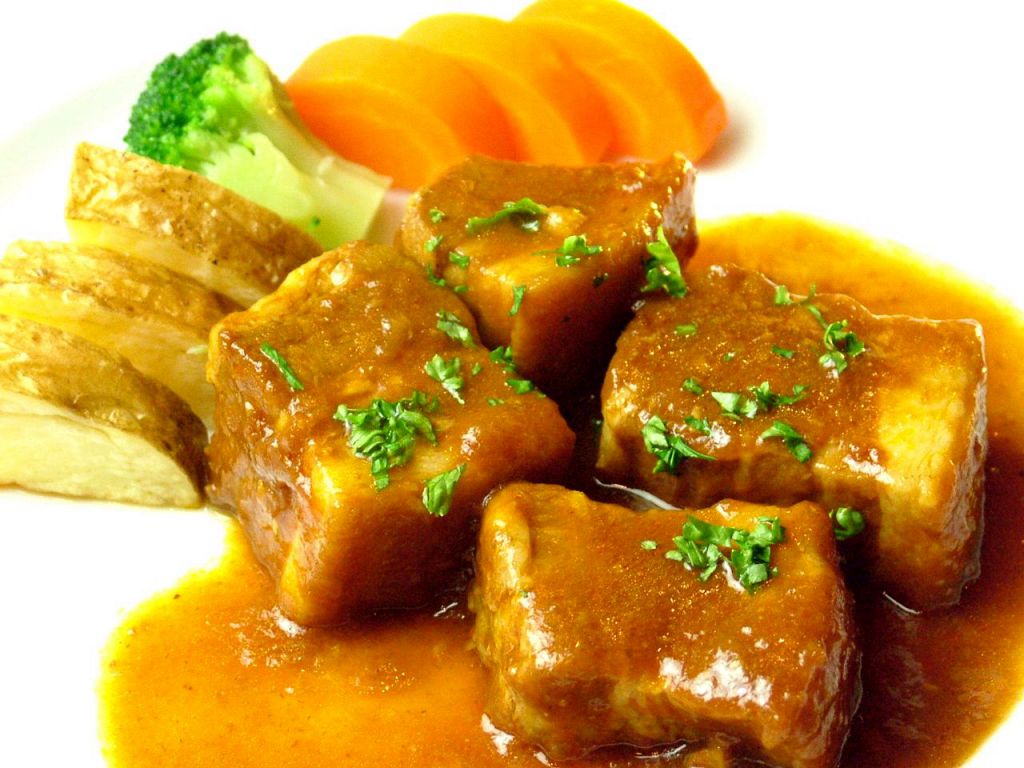 シェフが作るパブの料理は、お酒にピッタリ！