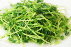 料理メニュー写真 豚肉と色々野菜の炒め(840円) ハッポーサイ(890円) 茄子の特製唐揚げ(780円)