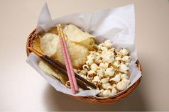 料理メニュー写真&nbsp;チョコ盛り／クリームチーズ＆クラッカー／スナックバスケット