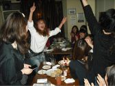 激しく盛り上がる女子会バースデー！