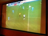 巨大プロジェクターでスポーツ観戦☆