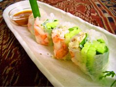 料理メニュー写真 エビと蒸しどりの生春巻