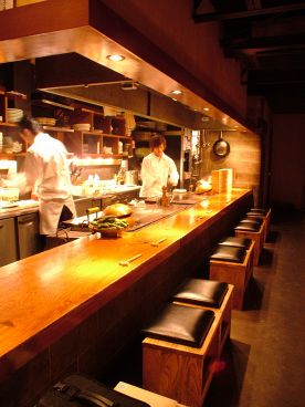 笠組アイアングリル 鉄板焼ダイニングの雰囲気1