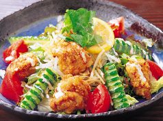 料理メニュー写真&nbsp;唐揚げサラダ