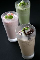 料理メニュー写真&nbsp;いちごシェイク／抹茶シェイク／コーヒーシェイク