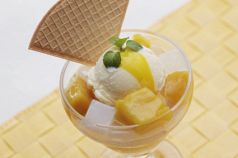 料理メニュー写真 マンゴーパフェ