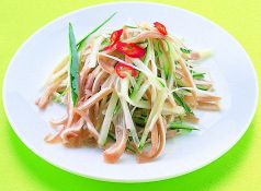 料理メニュー写真 豚耳と白髪ネギのコリコリ和え