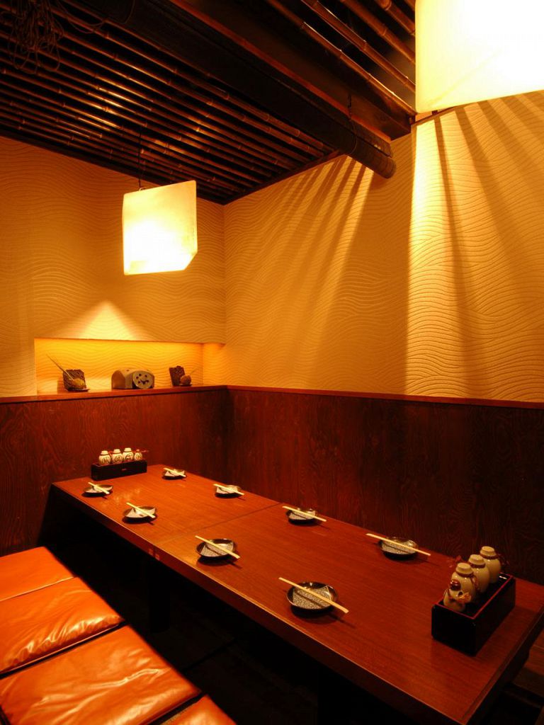 人気の掘りごたつ個室。週末は予約がおすすめです。