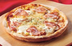 料理メニュー写真 生ハムとマスカルポーネのピザ
