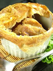 料理メニュー写真 パイ包みトロトロ豚の角煮