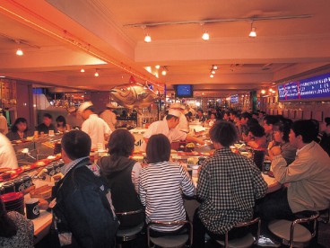 回転寿司 築地本店 雰囲気