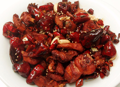 骨付き鶏肉唐辛子炒め