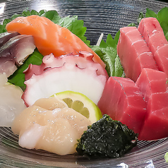 生本マグロ入り刺身盛り合わせ1人前