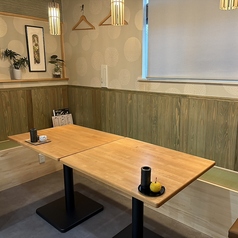 個室のテーブル席です。少人数グループでのご利用におススメ！5名～7名まで