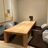 ゆったり足を崩せる個室も