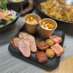 手作り燻製盛り合わせ