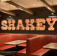 シェーキーズ 横浜西口店の雰囲気1