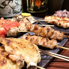旨味溢れる焼き鳥から〆の釜飯まで充実のラインナップ