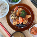 料理メニュー写真&nbsp;鶏の唐揚げと野菜の玄米黒酢あんかけルーロー頭の定食