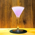 ｢ブルームーン｣ジン+バイオレット+レモンジュース★紫色の怪しい見た目ですが酸味の効いたスッキリした味のカクテルです★