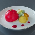 料理メニュー写真&nbsp;真っ赤なリンゴのドームケーキ