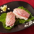 料理メニュー写真 牛タン握りの肉寿司（2貫）