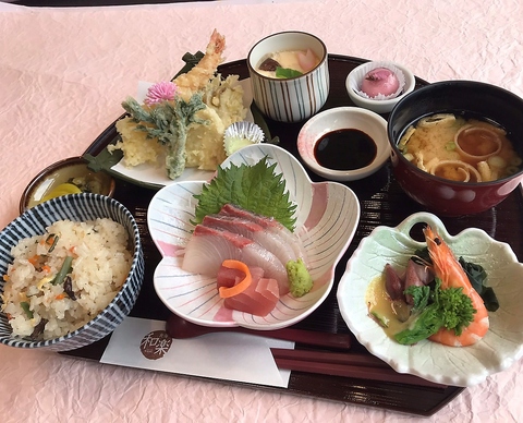 「普通の食材」を「普通に美味しく」食べ飽きの来ない味が地元に愛される秘密です。