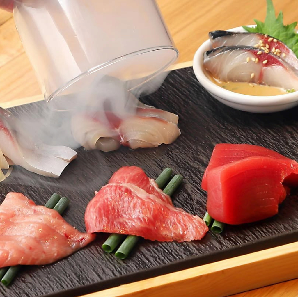 まずはこちらで！本まぐろとトロさばの合盛り　希少部位各種！