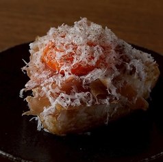 炭焼きおにぎり 卵黄バルミジャーノ