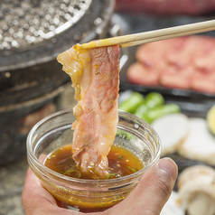 炭火焼肉 榮華亭 江坂店の特集写真