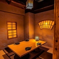 【宴会完全個室】親様々な宴会にマッチする中型完全個室。親しい友人との集まりや女子会などニーズに合わせてお使いいただけます。落ち着いた佇まいは、大切な方をおもてなしする接待のお席にもおすすめです。