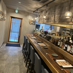 カウンター席ございます。