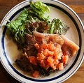 料理メニュー写真&nbsp;栗豚肩ロースの溶岩焼き　トマトサルサ(Lava Grilled Pork Shoulder Loin with Tomato Salsa)