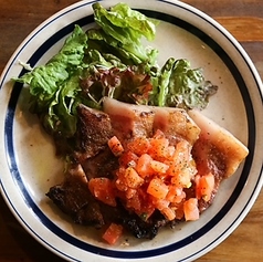 栗豚肩ロースの溶岩焼き トマトサルサ(Lava Grilled Pork Shoulder Loin with Tomato Salsa)