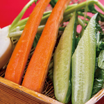 仙台から取り寄せた新鮮なお野菜もご用意しております。お鍋はもちろん野菜炉端もおすすめです。
