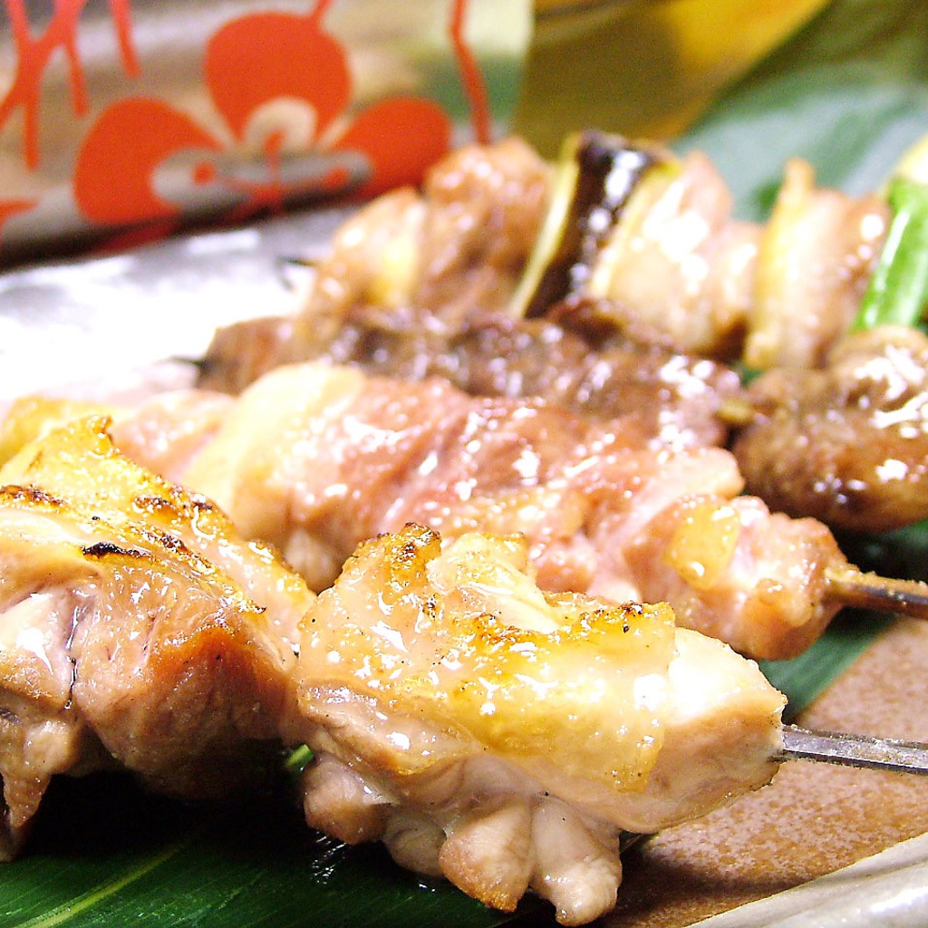 炭火で焼き上げるので中までふっくらジュ～シ～！串焼きは280円～
