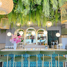 カウンター席ございます。