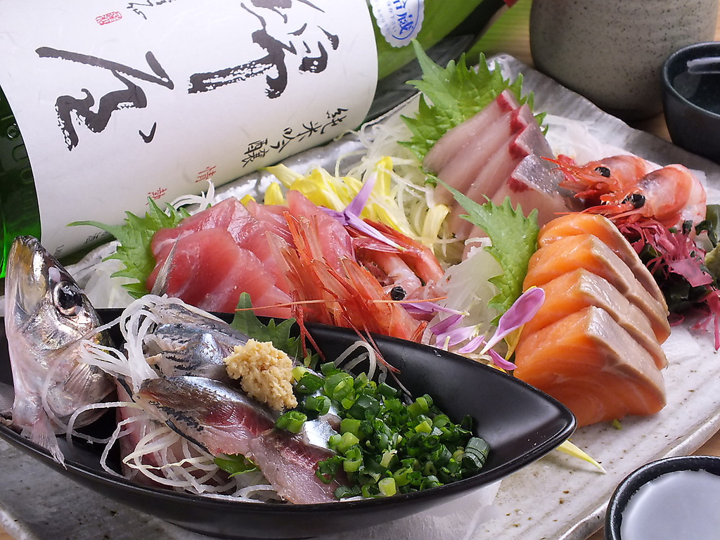 朝獲れ！産地直送鮮魚盛り合わせ！！毎回変わる盛り合わせが大人気！ぜひ一度ご賞味ください