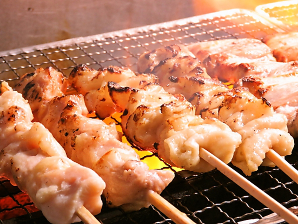焼き鳥串はあつあつ、出来立て！串焼メニューも豊富に取り揃えてます
