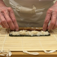 熟練の仕事で握る絶品鮨
