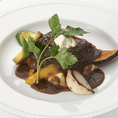 牛ほほ肉の赤ワイン煮込み