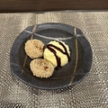 料理メニュー写真&nbsp;ごま団子アイス添え