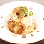 手間を惜しまない自家製焼き立てアップルパイ