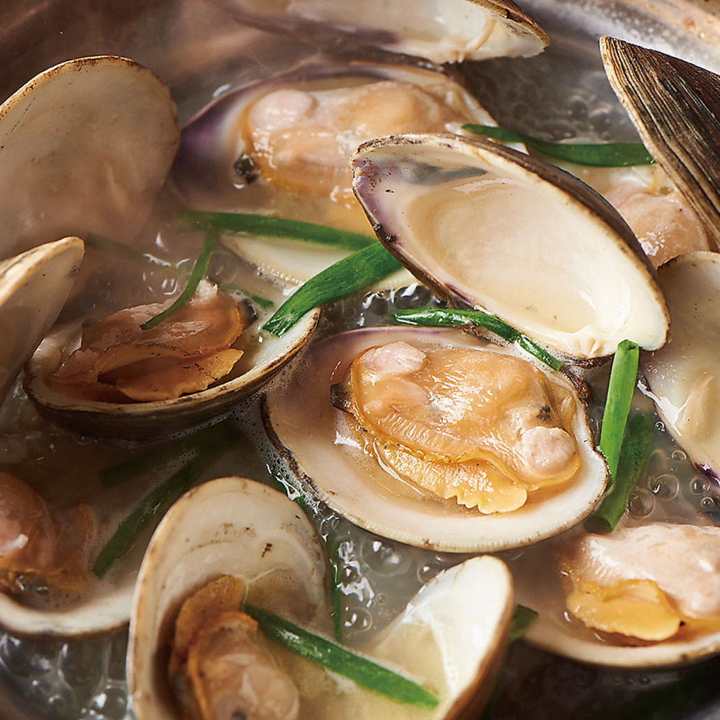 自慢の新鮮鮮魚刺身盛り合わせなどが楽しめる、飲み放題付きご宴会コースございます！