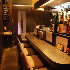 お一人様でも気軽に立ち寄りやすいカウンターは、お食事と店主との会話も愉しめるのが醍醐味。