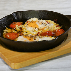 玉子とトマトのアヒージョ