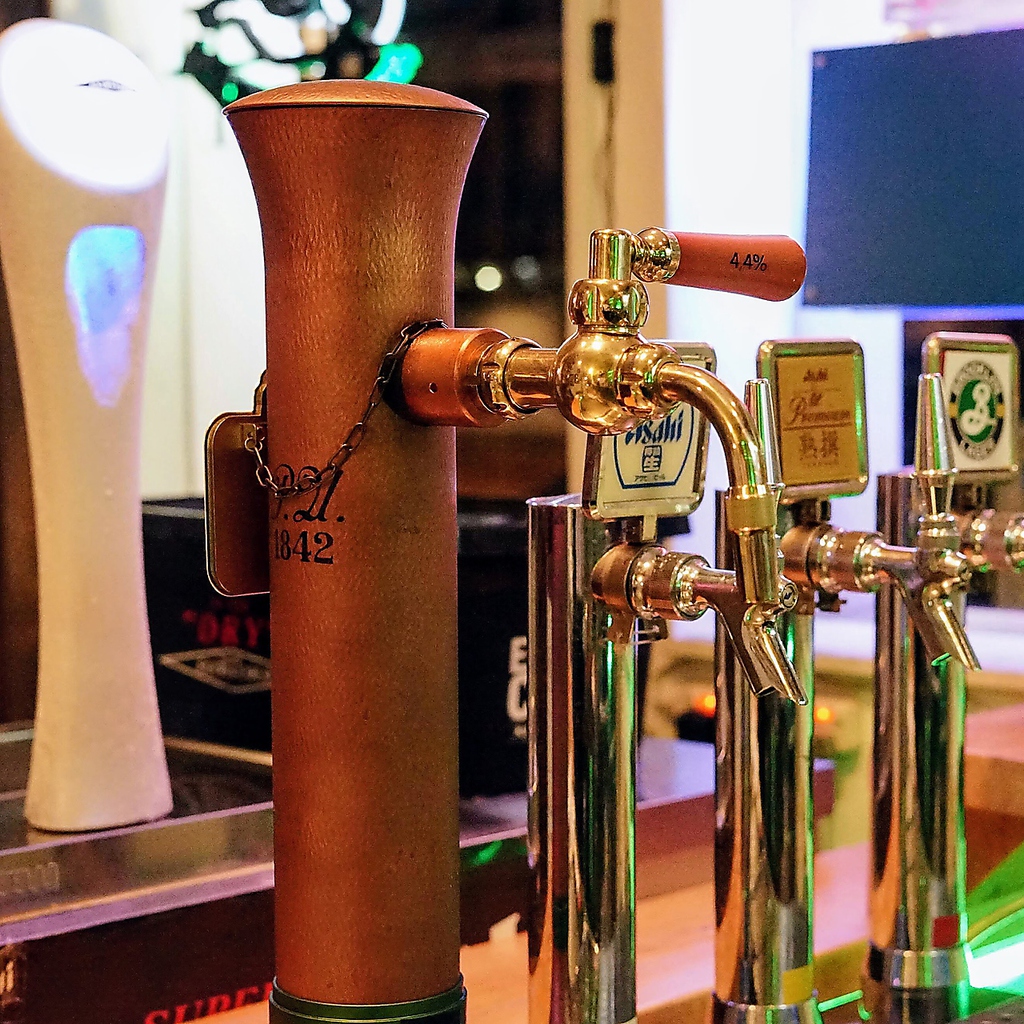 7種の生ビールは全て樽ごと冷やすという拘り！そしてきめ細かいフワフワの泡に驚くこと間違いなし