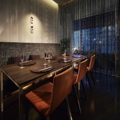 【2～6名様までご利用可能の個室】接待やお顔合わせに最適な個室もございます。個室席はとても人気となっておりますので、お早目のご予約をオススメしております。