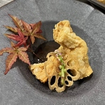 【毛蟹春巻き】食材へのこだわりが光るメニュー！毛蟹の旨味が溢れ出す、特別感ある春巻きです。