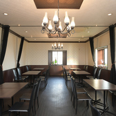 あらゆるシーンを盛上げるおしゃれで高級感のある空間◎当店の自慢はなんといっても、オシャレな店内となっております◎お客様からも大変好評で各種お祝い事やご家族での誕生日会等にご利用頂いております。席と席との間も距離を取っており、またカーテンで仕切る事も可能でプライベート空間に◎25名様からの貸切も♪